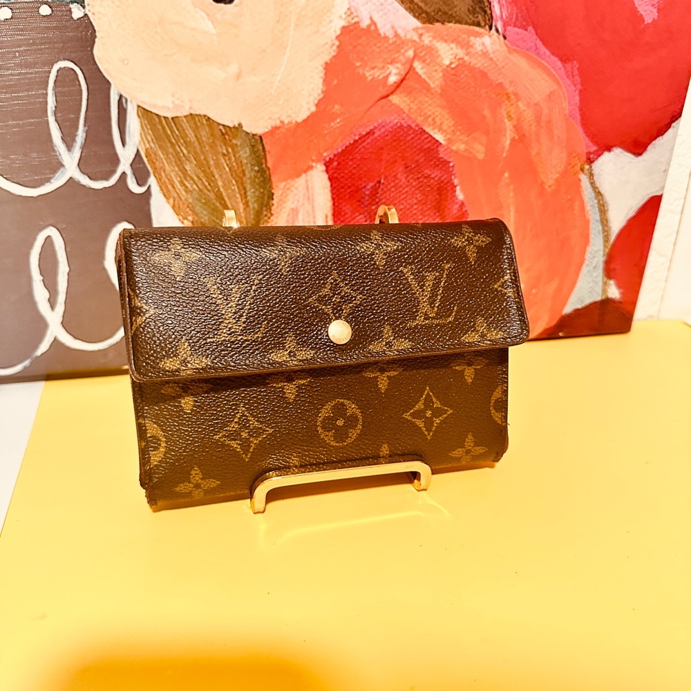 Louis Vuitton Monogram passport Wallet - Picture 5 of 15
